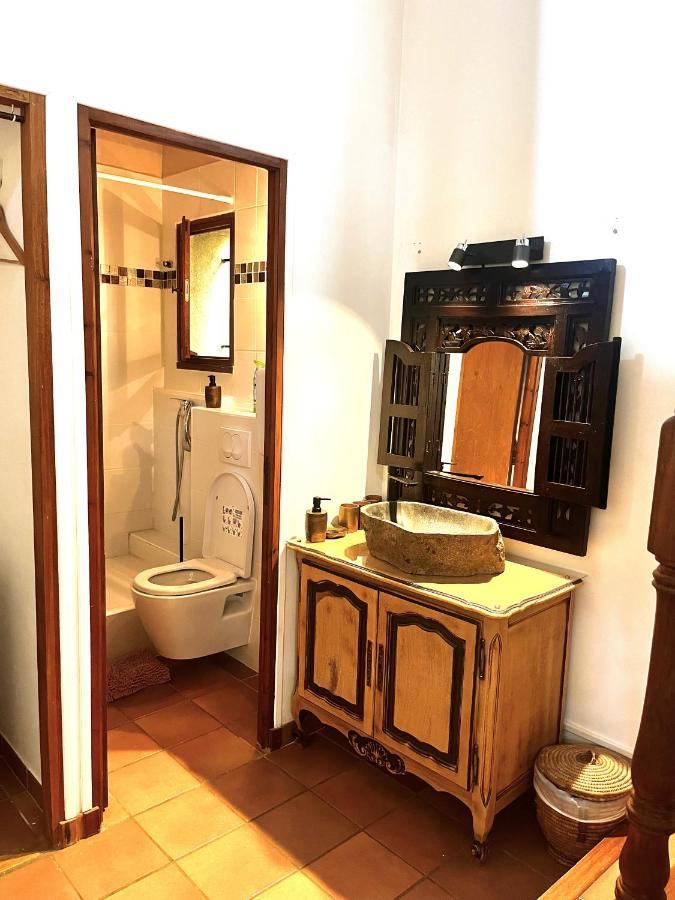 Le Mazet De Choubouloute Bed & Breakfast Saint-Gilles  Bagian luar foto