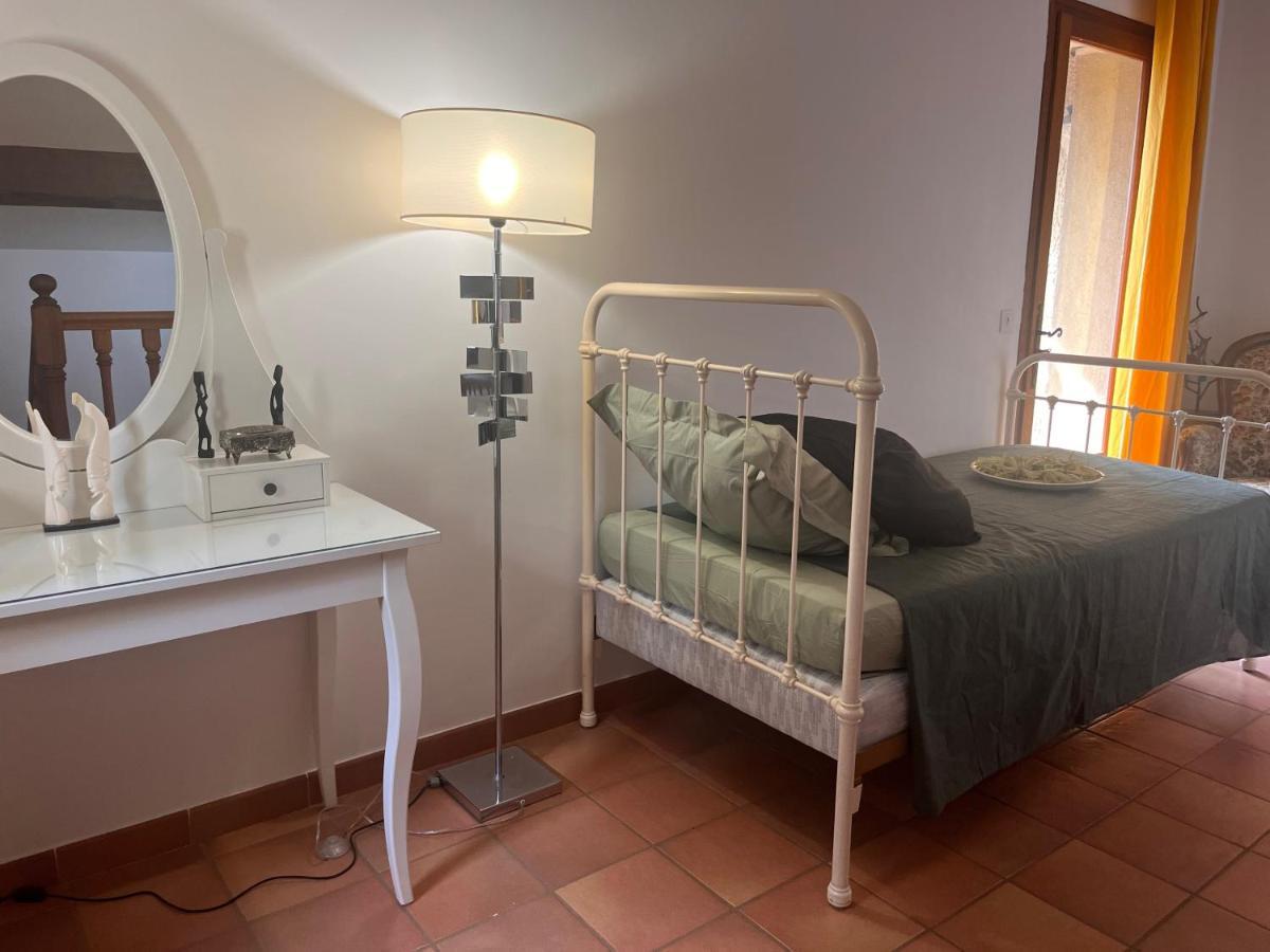 Le Mazet De Choubouloute Bed & Breakfast Saint-Gilles  Bagian luar foto