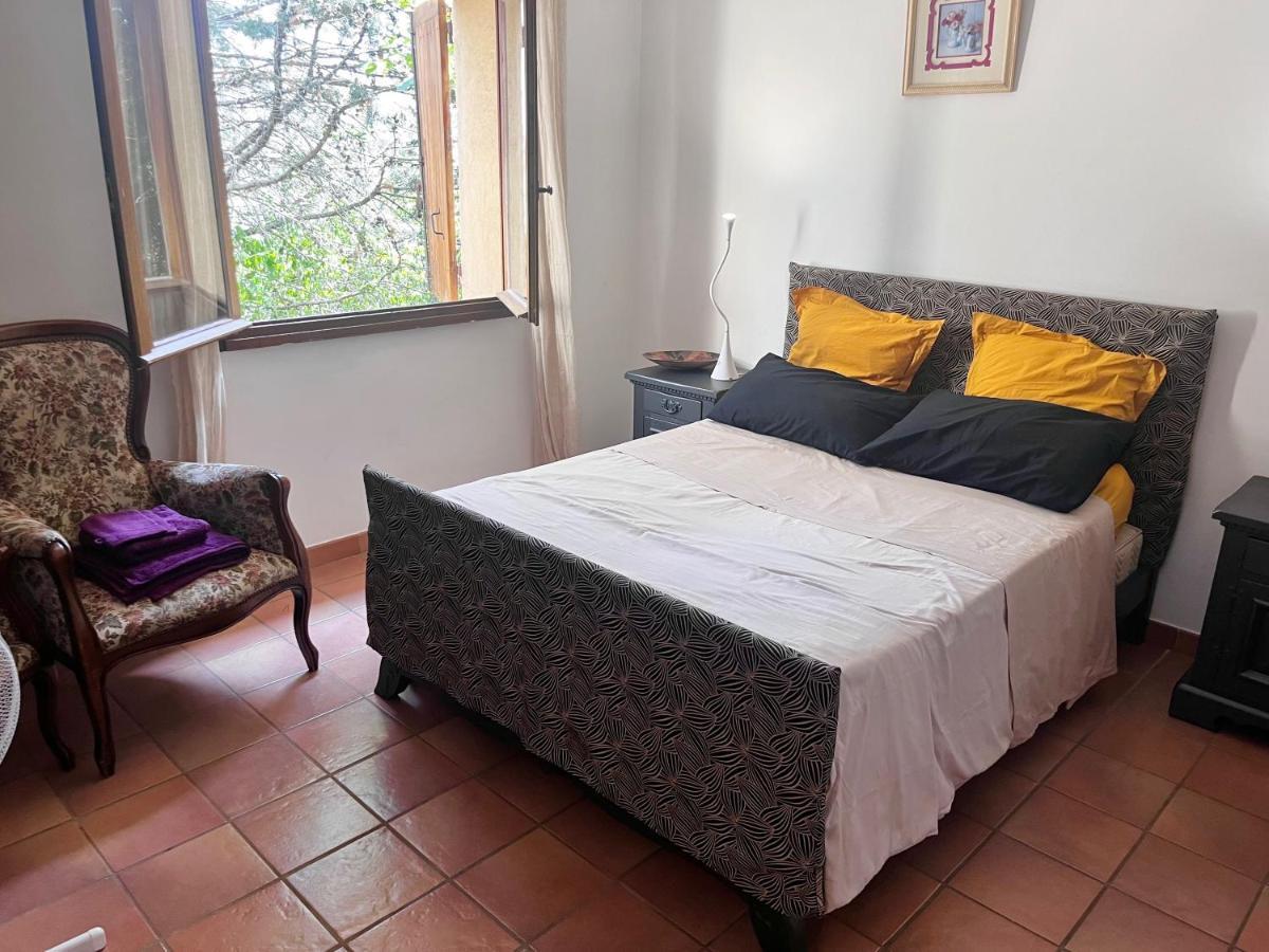 Le Mazet De Choubouloute Bed & Breakfast Saint-Gilles  Bagian luar foto